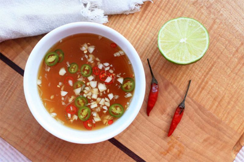 Điềm báo gì trong giấc mơ thấy ăn mắm cho chủ mộng? 8 Mộng thấy ăn mắm biểu hiện cho sự êm ấm gia đình